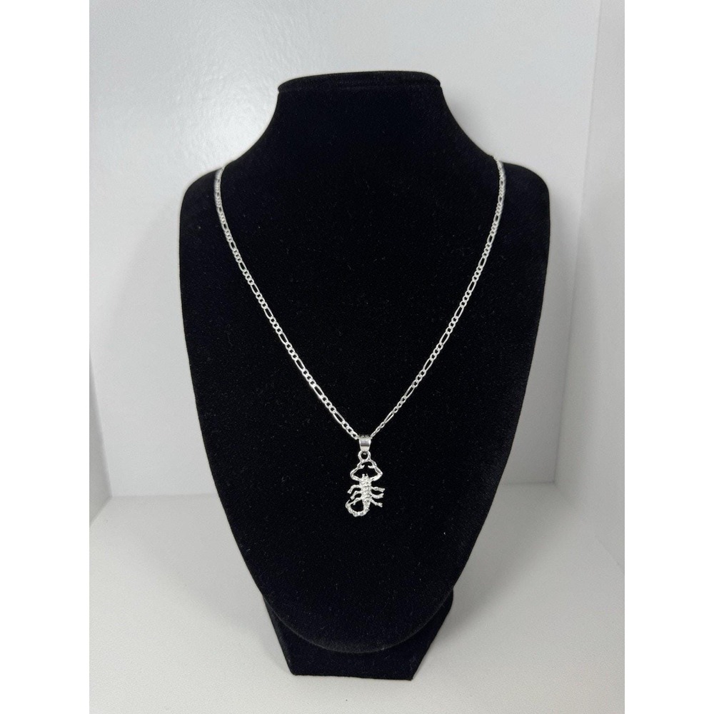 Cadena figaro con dije de‎ escorpión plata 925 - 23 inch